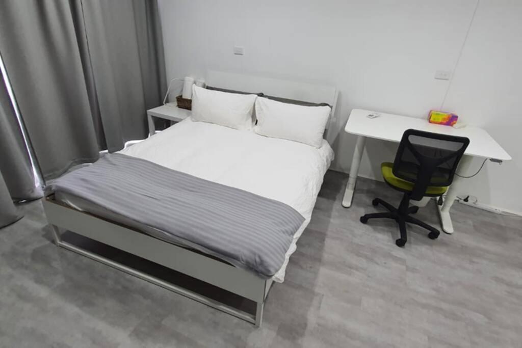 Dana-Spacious Private Room In Shared 2-Bedroom Apartment-1 Canberra Luaran gambar