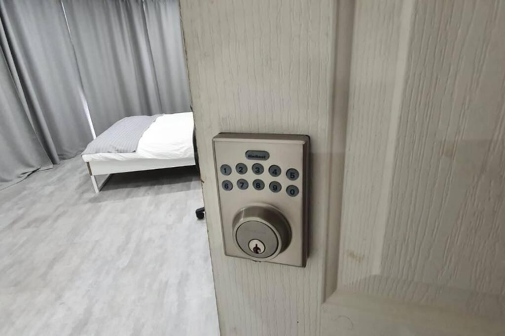 Dana-Spacious Private Room In Shared 2-Bedroom Apartment-1 Canberra Luaran gambar