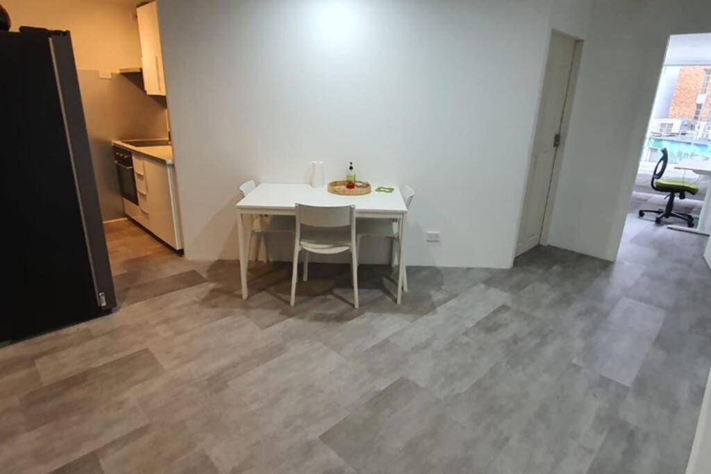 Dana-Spacious Private Room In Shared 2-Bedroom Apartment-1 Canberra Luaran gambar