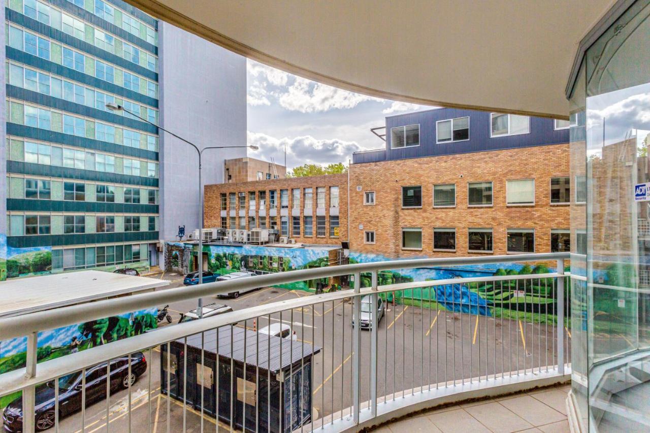 Dana-Spacious Private Room In Shared 2-Bedroom Apartment-1 Canberra Luaran gambar